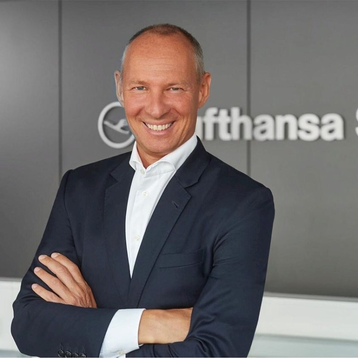 Headshot of Olivier Krüger, CMO at Lufthansa Group and one of the speakers at the DMEXCO CMO Summit 2025